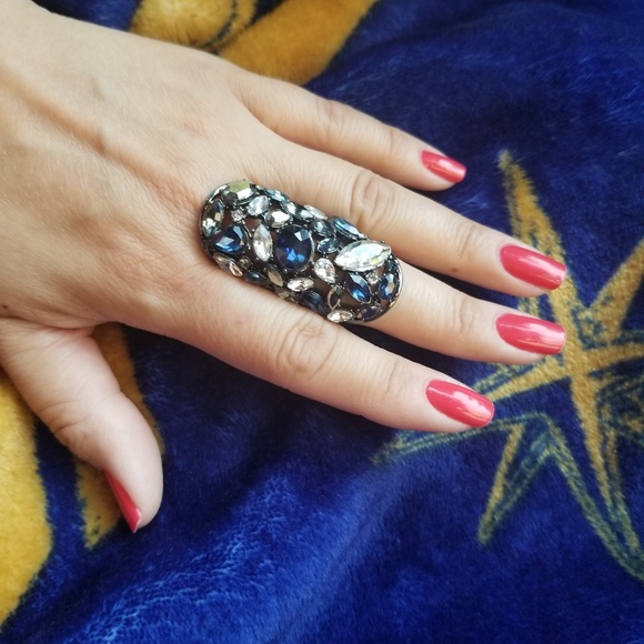 Guess ring - Picture 1 of 3